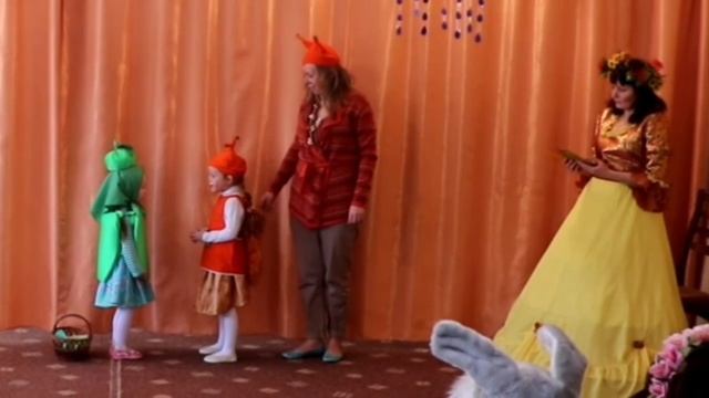 "СЕМЬЯ ИГРАЕТ В ТЕАТР"