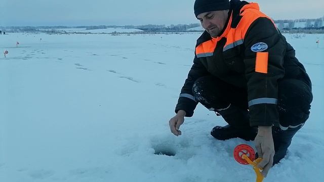 Рыбалка. Первый лед. Щука на жерлицы.