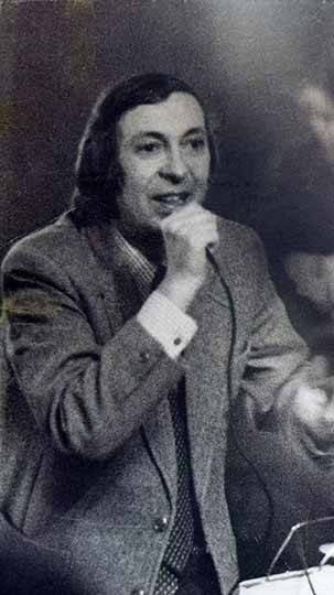 05-Раз Юною Девицею, Румяной, Круглолицею (Колокольчики-бубенчики звенят (у Д. Калятина)