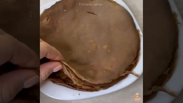 Шоколадные блины с творогом и бананом . рецепт в описании