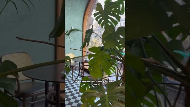 Кафе с видом на Казанский собор