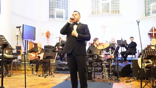 Мой самый любимый баритон Владислав Шавров и ансамбль "Symphony" исполняют арию Фигаро Моцарта