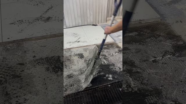 Как снять резиновую плитку с пола?