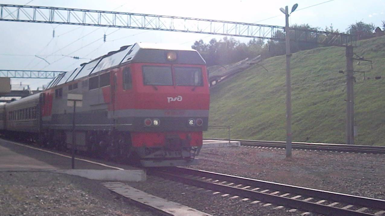 Тепловоз ТЭП70БС-227 с поездом "Восток".