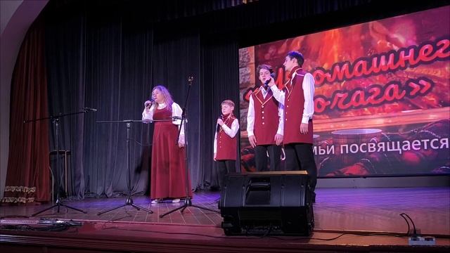 Семейный ансамбль хора «Пересвет» С.Трофимов  "Свет"