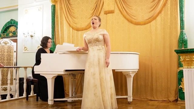 Ольга Антипова исполняет романс Римского-Корсакова "На холмах Грузии". Фортепиано — Наталья Латифова