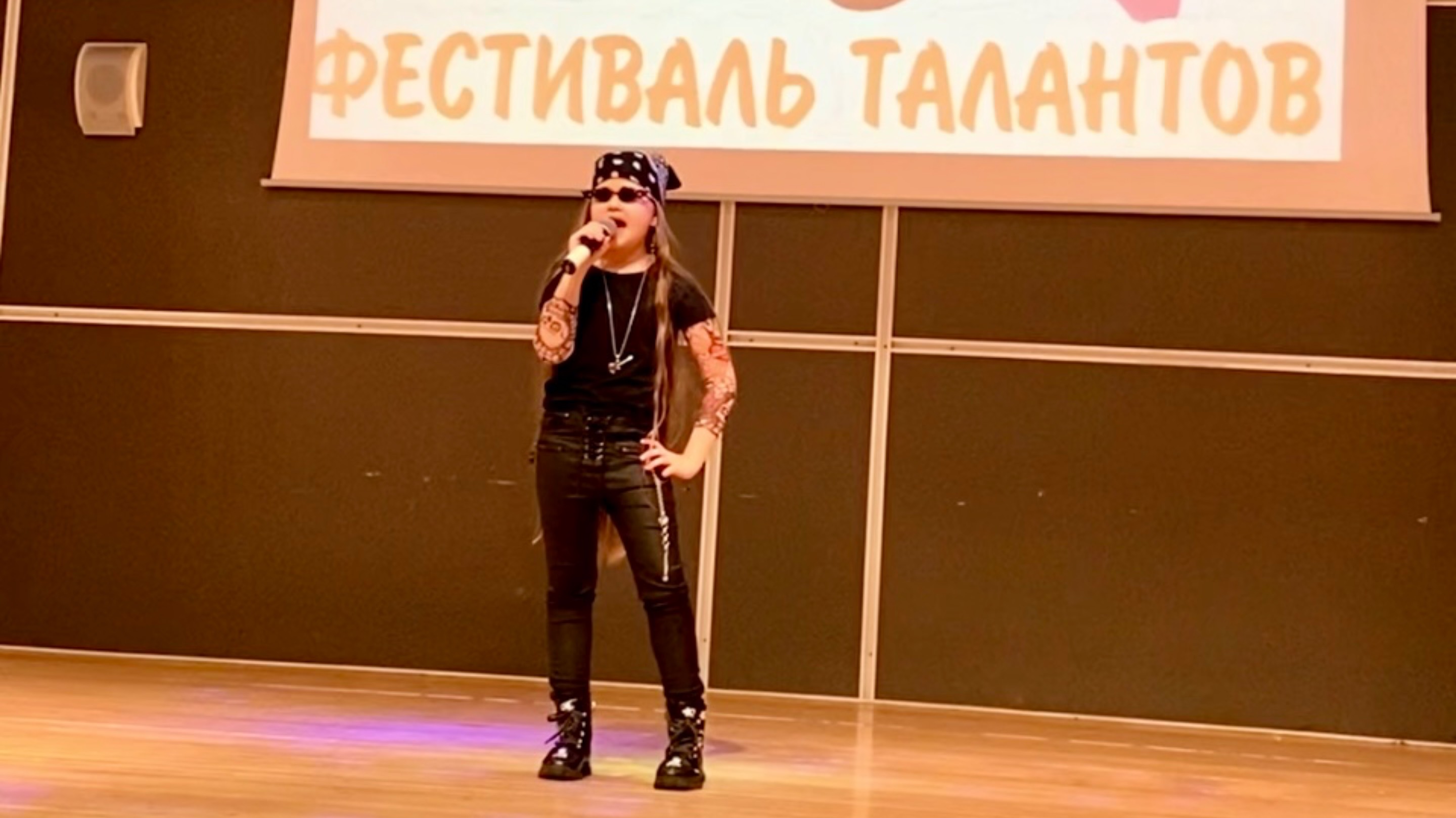 Кавер «Районы, кварталы». Фестиваль талантов в школе. Лаврененко Елизавета