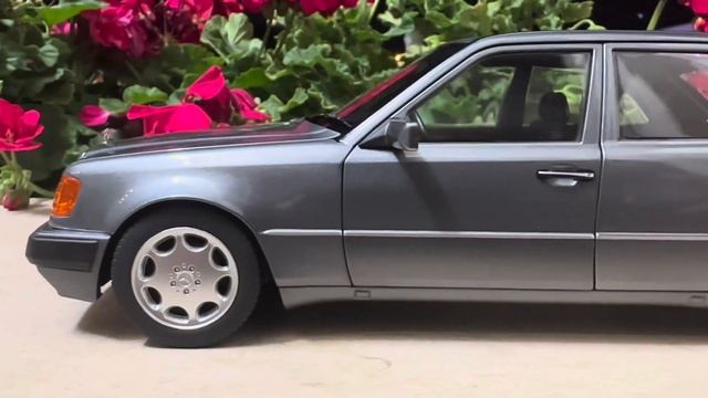 1-18 Diecast Mercedes 500E W124 Gray by Norev