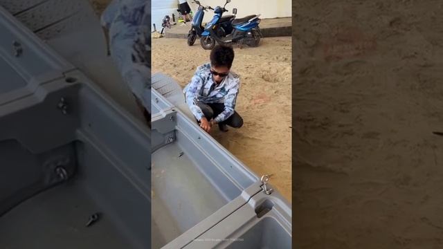 Модульная пластиковая лодка, благодаря разборным блокам помещается в багажнике универсала или паркет
