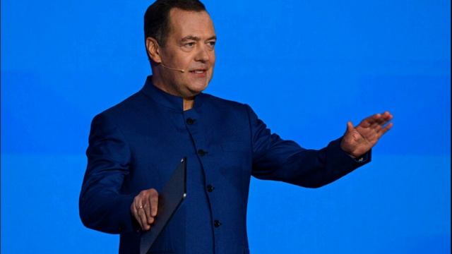 Медведев заявил о полноценной войне Запада против России