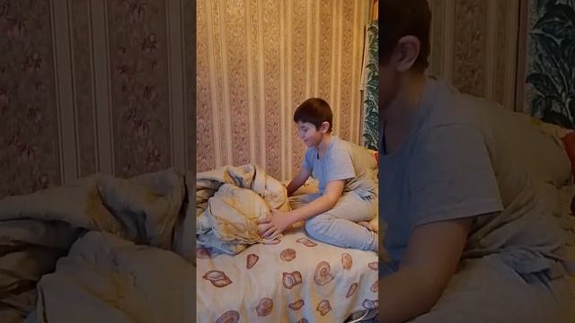 Степан играет в космос.2
