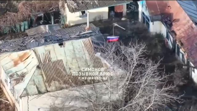 Российский флаг в южной части села Копанки — успешные наступательные действия на стыке Купянского