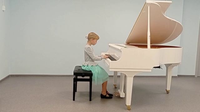 Дегтярёва Антонина, 8 лет. Торопова "Маленькая весëлая рыбка", Стоянов Этюд
