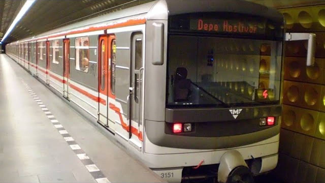 Номерной поезд в Парижском метро