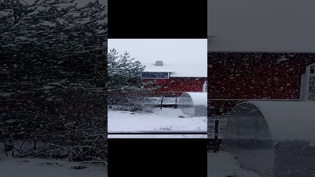 снежок повалил