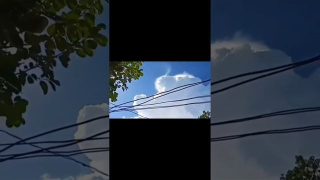 В последнее время в небе происходят странные вещи.