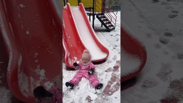 Алинка Малинка и знакомство с первым снегом ❄️