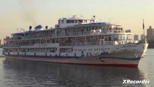 Теплоход две столицы отправляется в последний рейс  ( автор видео Андрей Кузьмичев)