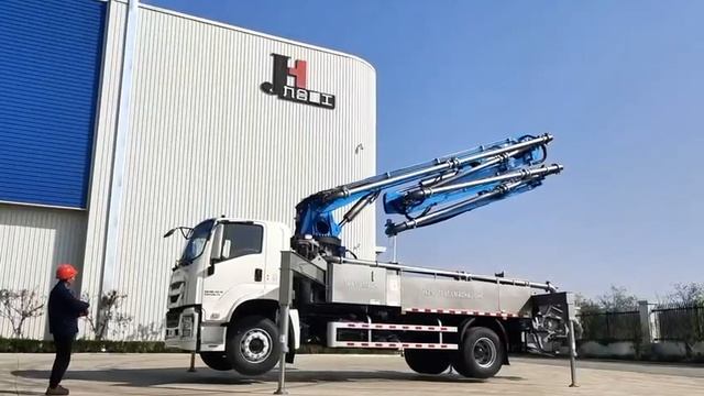 Автобетононасос стерла 25 м от производителя. На шасси Isuzu / Исузу