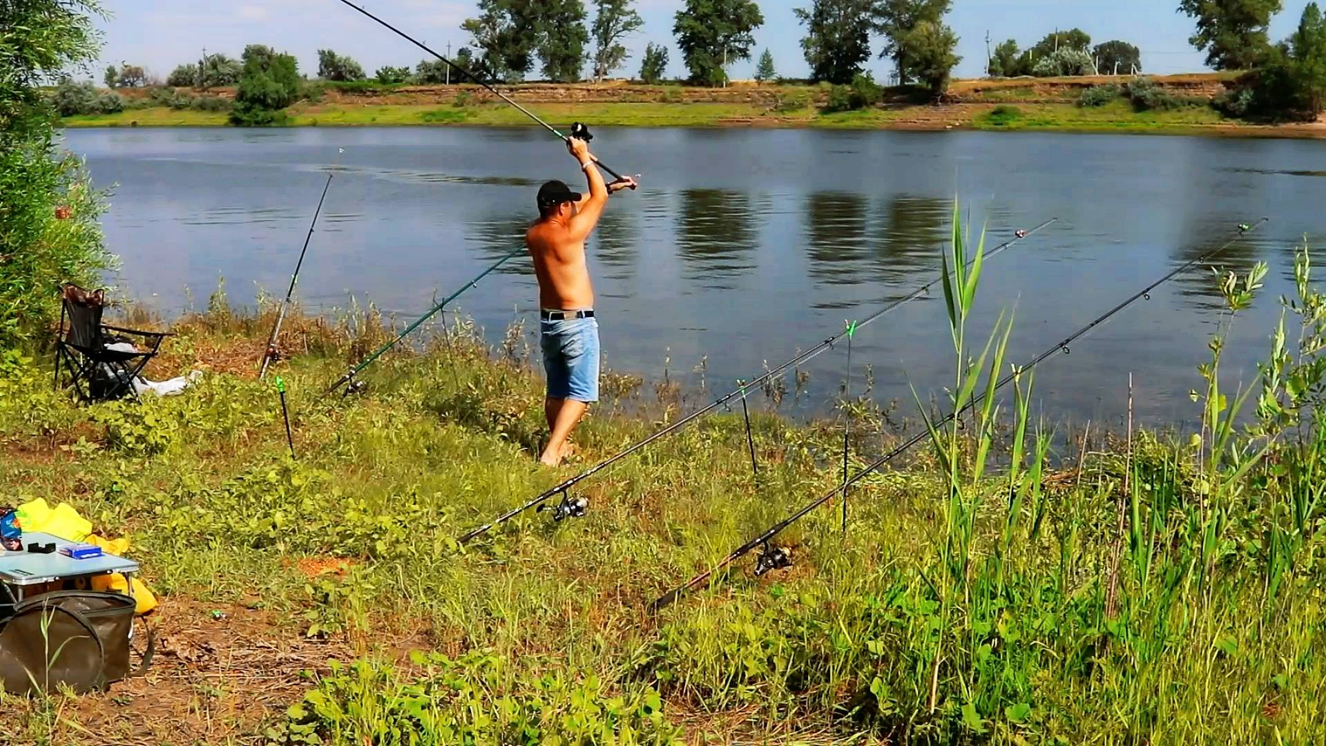 Рыбалка река Ахтуба. На реке несколко ночей и пара выездов выездов.