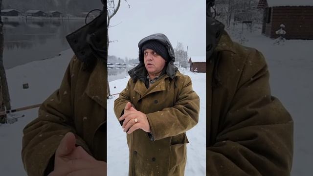 Продолжаем обход водоёма и перемещаемся на песчаный берег. Интервью с гостем.