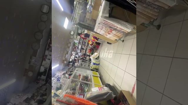 В Благовещенске продавцы были в шоке от дамочки, которая на смеси языков пыталась купить ножницы
