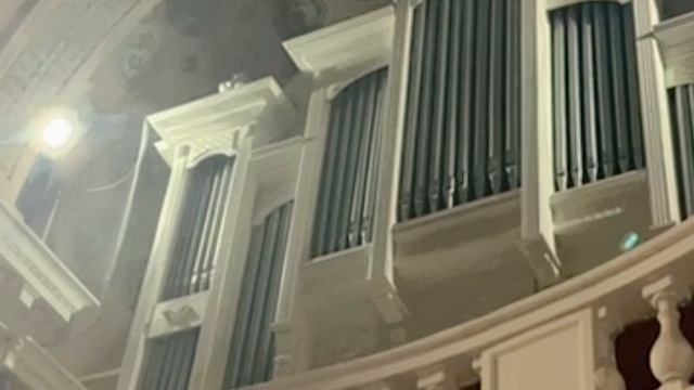 Агата и Глеб играют Телеманна в церкви Св. Станислава. С.-Петербург.