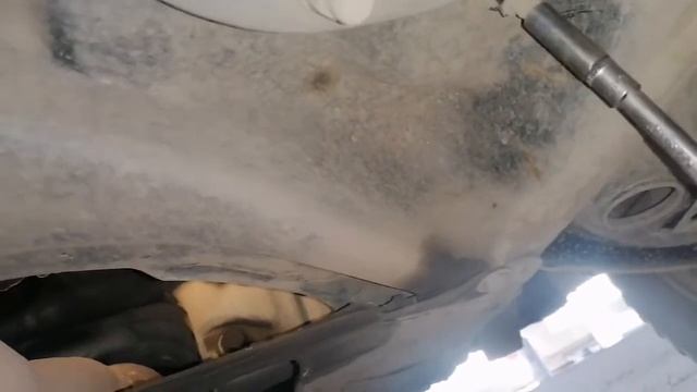 Toyota Yaris замена Втулок Стабилизатора и Линок..mp4