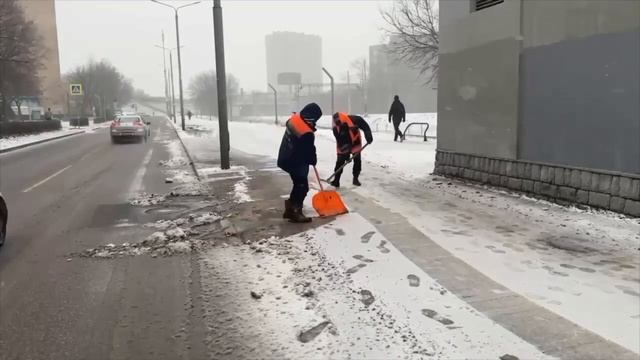 ❄️ Снег накрыл Москву