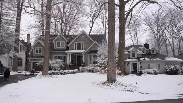 Снегопад и дома в Канаде в прекрасном районе Миссиссога