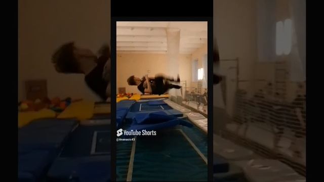 Оцените трюк от 0 до 10🤪 #сальто #фриран #трюк #паркур.mp4