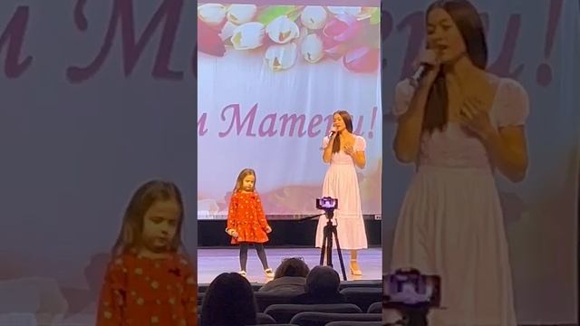 Мамочка моя самая любимая. Поют Варвара Комиссарова (6 лет) и Рузиля Давлетшина Лаишевский район