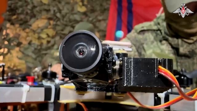 Работа кипит: военнослужащие модернизируют FPV-дроны в полевой мастерской