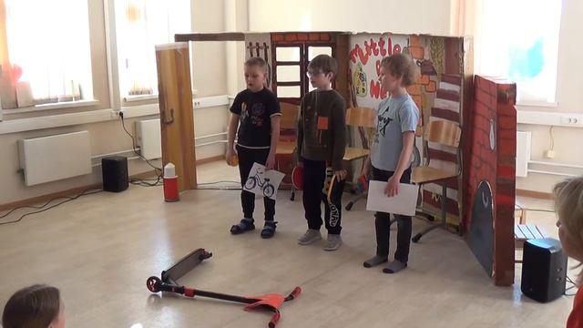 Спектакль _The Little Red Hen_ Песня _My favourite thing_