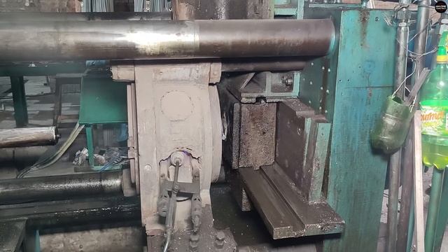 Строительство, процесс переработки алюминия и экскурсия по заводу по производству квадратных труб