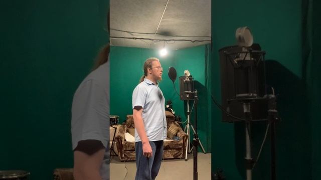 Бэкстейдж с записи вокала для песни "Красота при низких температурах"