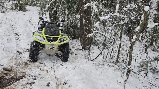 Покатушки по зимнему лесу и дрифт на квадроцикле BRP Cam-Am Outlander 650 XMR