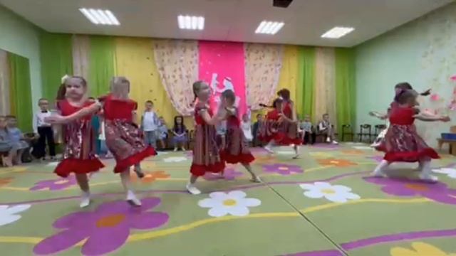 Праздник для мам у Надюши в группе!