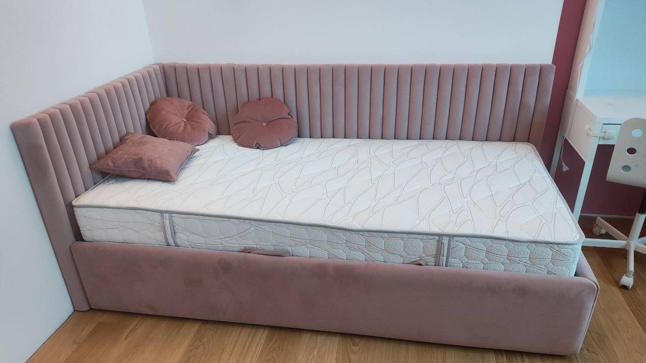 Угловая детская кроватка с панелями. Модель Денни kids