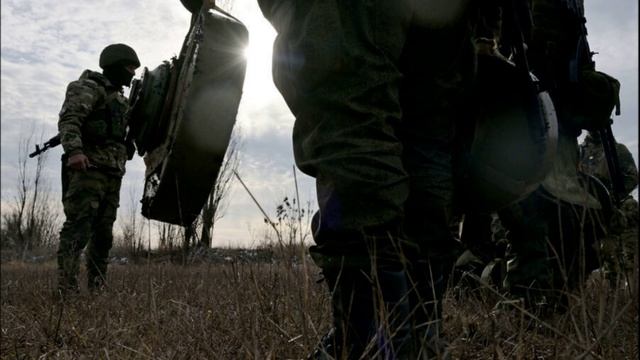 Сапер ВС РФ спас штурмовика из заминированного леса и лишился пятки