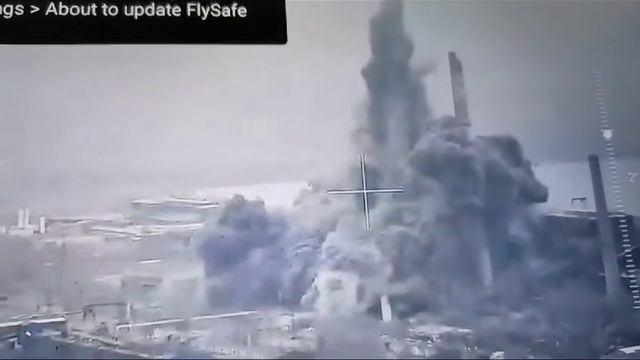 📌Фугасная авиабомба попадает чётко в трубу Кураховской ТЭС