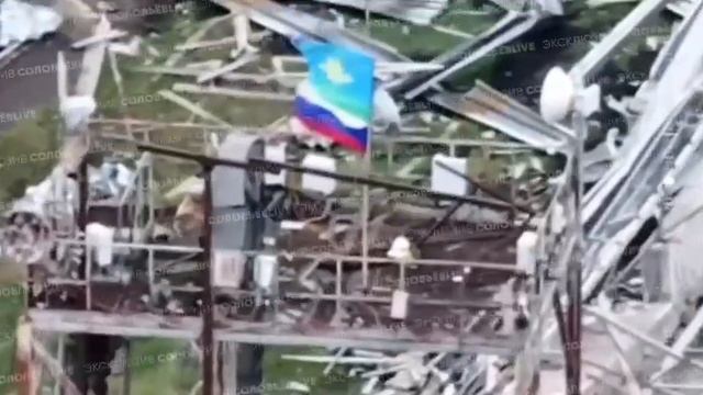 ⚡ Появилось видео из н.п. Дарьино Курской области

На нём наши бойцы водружают флаги.