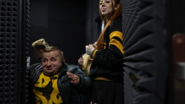 Звезда ТикТока на костылях (к звёздам без ограничений)