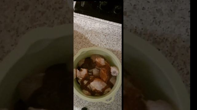 Голень с беконом,под соусом барбекю