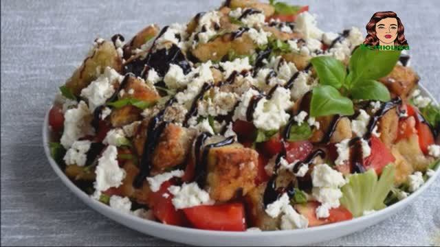 Слоенный салат с жареными баклажанами, помидорами и фетой