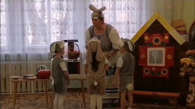 Сказка,, Как зайчата на маму обиделись,,