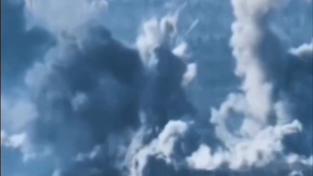 В сети появилось видео работы ВКС России — бомбардировщики наносят мощные авиаудары.