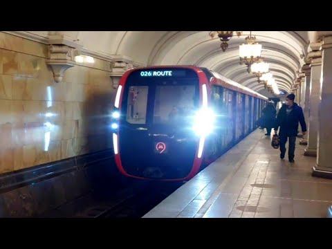 Электропоезд МОСКВА-2020 на станции Комсомольская