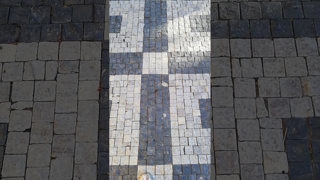 Колорит города Праги. Тротуары из натуральных камней. Чехия.