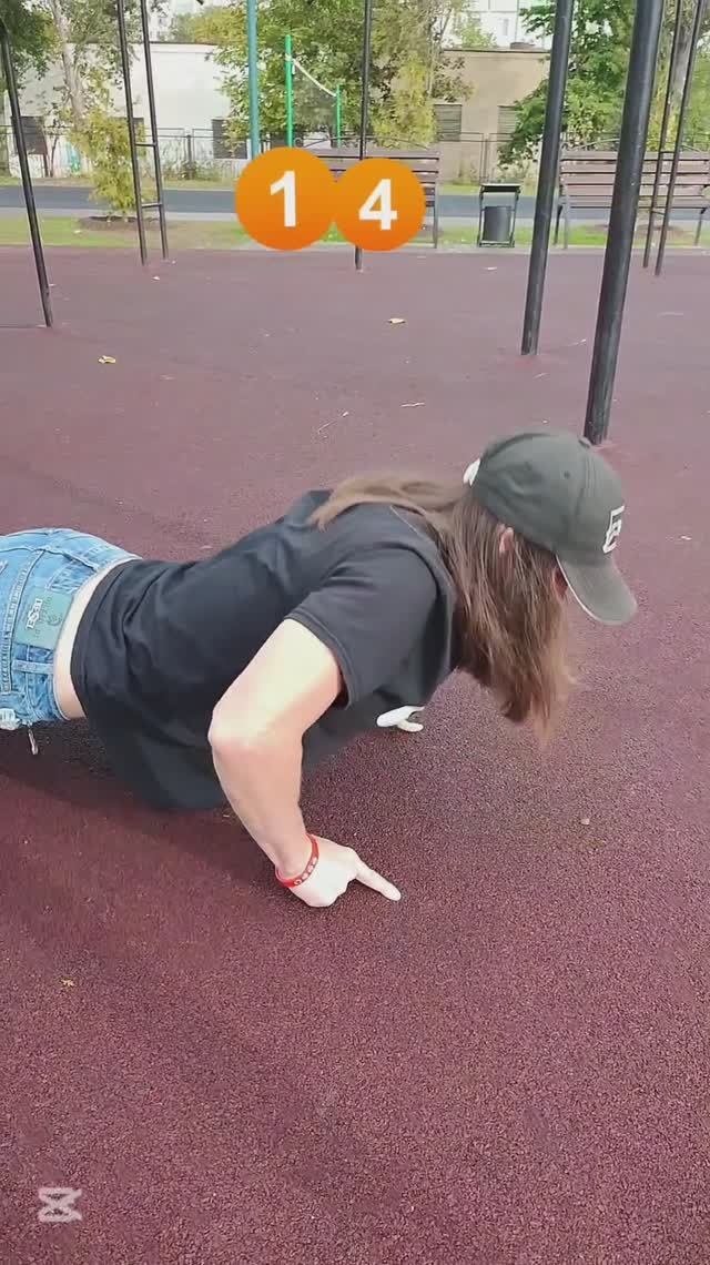 Отжалась 1️⃣4️⃣ раз на двух пальцах🔥💪😱😜